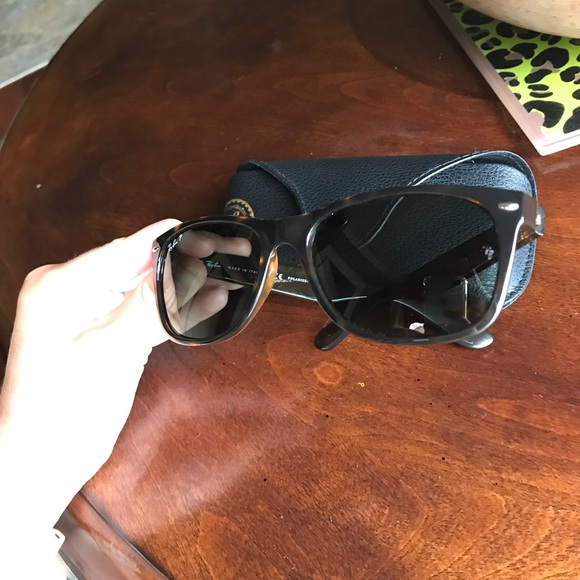 Polarized brand new Raybans - Picture 3 of 3